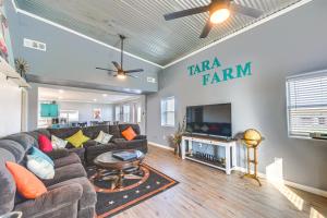 4 Mi to Whitney Lake Home on 30 Acres! - 3hvězdičkové hotely ve městě Whitney