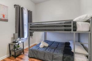 TWO Modern Apartment Minutes to NYC