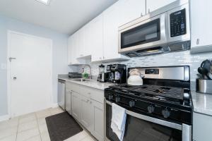 21Floor-Renovated 2BR,1Bath King and Queen Bed and Parking