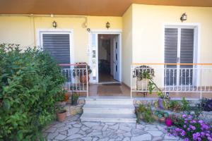 Memas Tranquil Studio in Patra - Free Parking