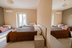 Deluxe Quadruple Room with Balcony room in Le camere di corte