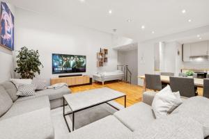 12-Guest Apartment - Self Check-In - Large Smart TV - Central