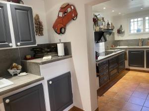 Appartements Appartement Murs, 8 pieces, 10 personnes - FR-1-767-17 : photos des chambres