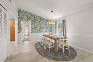 5 mins to Honeymoon Island~Sand Volleyball~Firepit