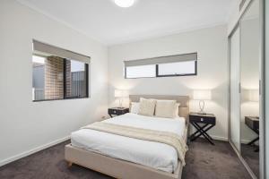 First-Class Townhouse w free parking and Wi-Fi