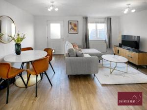 Jennetts Park, Bracknell - 2 Bedroom Home