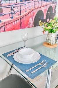 Modern Apartment in Corktown Hamilton Sleeps 4