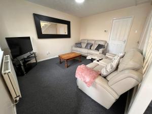 Cosy 2 bedroomed semi detached house