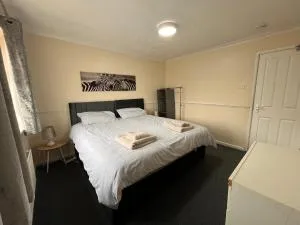 Cosy 2 bedroomed semi detached house - 布赖尔利希尔