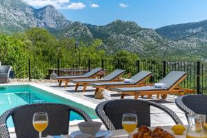 Stone villa JUDITA with heated pool and hydro-massage