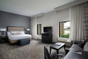 King Studio room in Shangri-La Resort