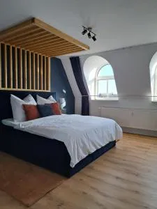 LIVORA Altstadt Wilhelmshaven - Stilvoll - Zentrumsnah - TV-Streaming - Balkon - Nordsee - Badewanne - Tossens