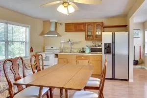 Sunny Florida Getaway with Patio, Near Disney World! - Leesburg