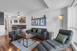 Spacious 1BR - Downtown - Pool - Gym - Parking