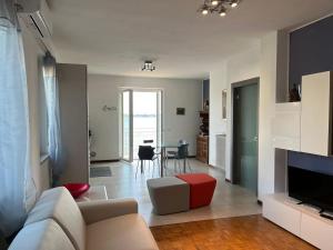 Villa Anastasye Your Lakefront Vacation Rental