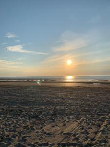 Maisons de vacances VILLA 600m de la plage calme Location possible a partir de 3 nuitees, pouvant accueillir 6-8 pers Activites nautiques randonnee velo peche golf casinos : photos des chambres