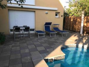 Logement avec piscine