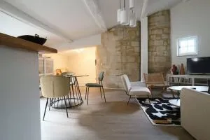 Uzès la Tour Médiévale Centre Historique - 于泽斯