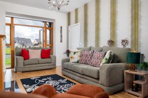 Shannonside - Stylish 5 Bed Marina home & 40ft mooring