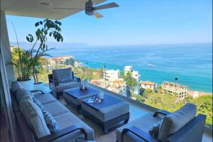 THE BEST OF LUXURY AND THE BEST SEASUNSET VIEWS, PRIVILEGED LOCATION