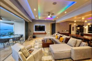 THE BEST OF LUXURY AND THE BEST SEASUNSET VIEWS, PRIVILEGED LOCATION