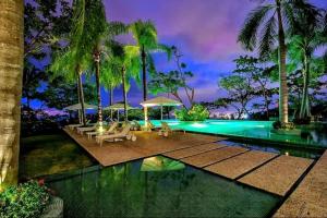 THE BEST OF LUXURY AND THE BEST SEASUNSET VIEWS, PRIVILEGED LOCATION