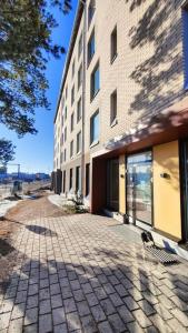 Lovely peaceful studio - close to airport, free parking