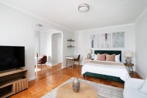 105 -5G Brand New Studio prime location Elevator