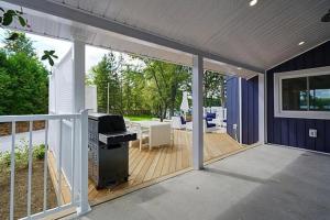 Waterfront Cottage w Sauna on Sharbot Lake