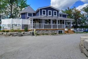 Waterfront Cottage w Sauna on Sharbot Lake