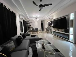 Hideaway Chateau Pyramid Point - Stanmore Grove