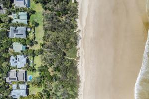 Fuller Holidays - Tuckeroo Beach House, Beachfront Suffolk Park