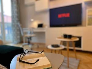 Urban Jungle apt - Self Check-in, Metro, Train