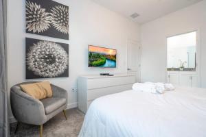 Gorgeous 9Bd with Pool and GameRoom at Champions Gate 9088