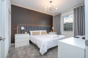 Gorgeous 9Bd with Pool and GameRoom at Champions Gate 9088