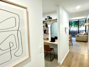 Luxury 1 BR Apartment in Randwick- Walk to hospital UNSW Dining W parking and lift and AC