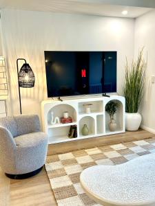 Luxury 1 BR Apartment in Randwick- Walk to hospital UNSW Dining W parking and lift and AC