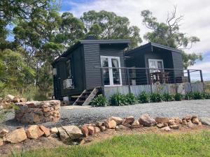 Hayshed Cabins - Merigan Farm Stay
