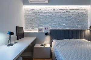 Modern & Stylish Sea Apartment with Parking