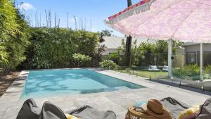 Heated Swimming Pool and Walk To Beach