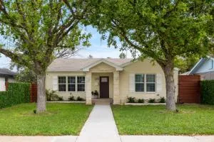 Charming Home in Downtown McAllen - فار