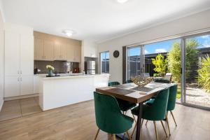 The Charming Living 3BR Townhouse Perfect Vacation