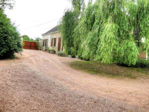 Maisons de vacances Gite Mazieres-de-Touraine, 3 pieces, 5 personnes - FR-1-381-240 : photos des chambres