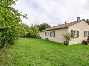 Maisons de vacances Maison perigourdine renovee, 3 chambres, grand jardin, proche Sarlat et sites touristiques - FR-1-616-211 : Maison de Vacances (6 Adultes)
