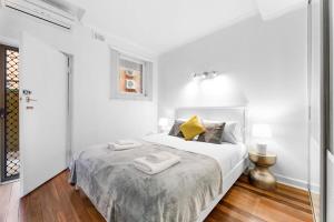 Renovated 1BR Unit CBD Parking Wi-Fi South Tce