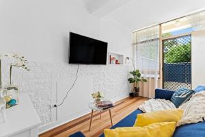Renovated 1BR Unit CBD Parking Wi-Fi South Tce