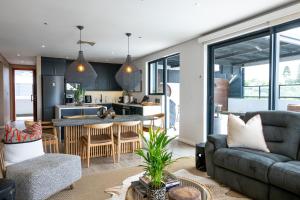 Luxurious Umhlanga Penthouse Beacon Rock 323 with Inverter