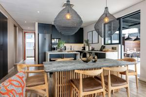 Luxurious Umhlanga Penthouse Beacon Rock 323 with Inverter