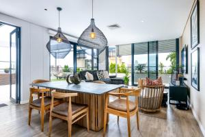 Luxurious Umhlanga Penthouse Beacon Rock 323 with Inverter