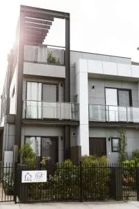 Timber Door Luxury Accommodation Geelong - 吉朗